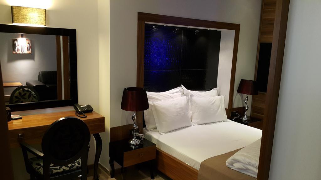 Apartments M Palace Budva Phòng bức ảnh